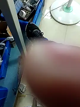 Snapshot of huzi518 chatting on 10/27/25, 02:23 huzi518 online show from 10/27/25, 02:23