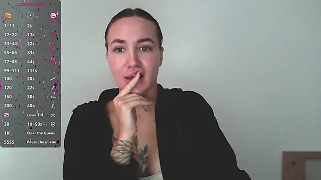 Snapshot of Stasia_Queen chatting on 12/10/24, 11:43 Stasia Queen online show from 12/10/24, 11:43