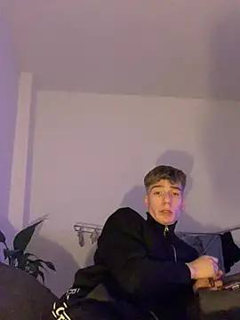 Snapshot of MiguelRausch chatting on 02/26/25, 05:53 MiguelRausch online show from 02/26/25, 05:53