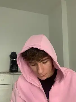 Snapshot of MiguelRausch chatting on 11/11/25, 03:18 MiguelRausch online show from 11/11/25, 03:18