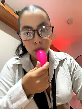 Snapshot of DakotaShelby chatting on 09/12/25, 11:26 DakotaShelby online show from 09/12/25, 11:26