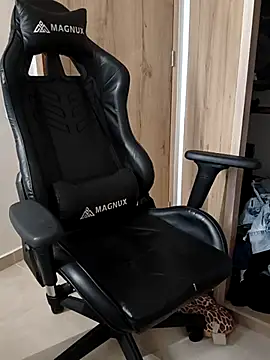 Kiitygirl online show from 10/31/25, 08:16