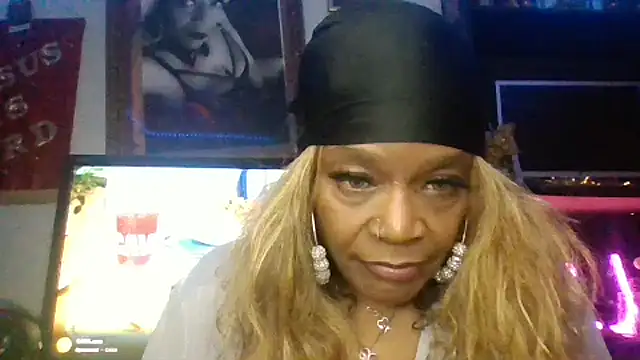 MadamBlingbox online show from 02/11/25, 08:37