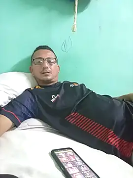 Andresguz35 online show from 02/15/26, 10:52