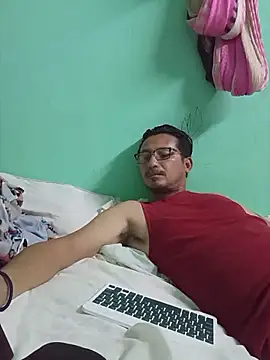 Andresguz35 online show from 12/18/25, 05:45