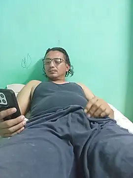 Snapshot of Andresguz35 chatting on 07/09/26, 02:34 Andresguz35 online show from 07/09/26, 02:34