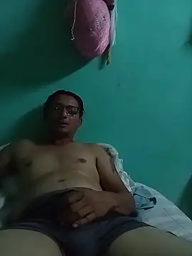 Andresguz35 online show from 12/02/25, 05:09