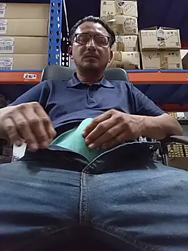 Andresguz35 online show from 10/25/25, 06:08