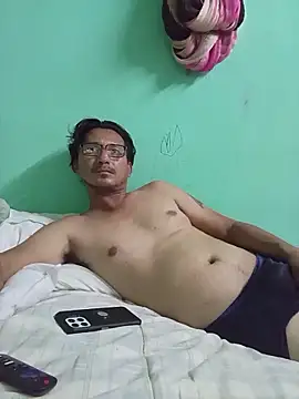 Andresguz35 online show from 12/14/25, 04:29