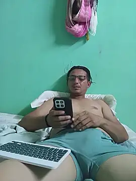 Andresguz35 online show from 12/05/25, 06:01