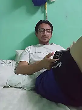 Andresguz35 online show from 02/06/26, 04:19