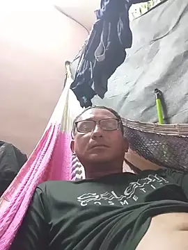 Snapshot of Andresguz35 chatting on 10/16/25, 06:21 Andresguz35 online show from 10/16/25, 06:21