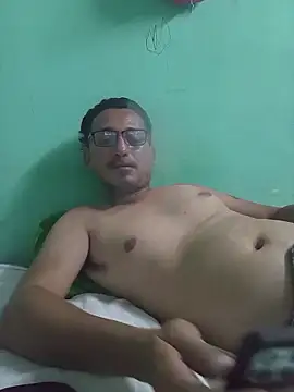 Andresguz35 online show from 11/18/25, 02:49