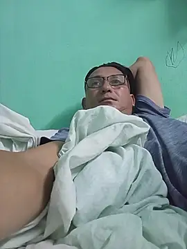 Andresguz35 online show from 12/22/25, 02:33