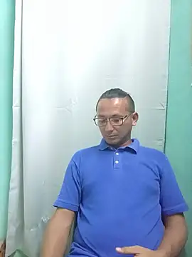 Snapshot of Andresguz35 chatting on 07/12/26, 02:45 Andresguz35 online show from 07/12/26, 02:45