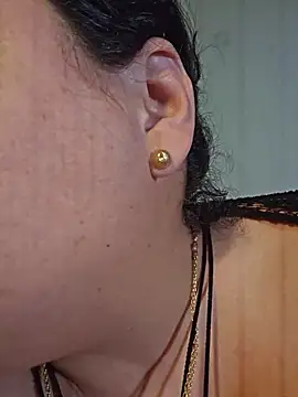 zandra milf  online show from 04/11/26, 11:03