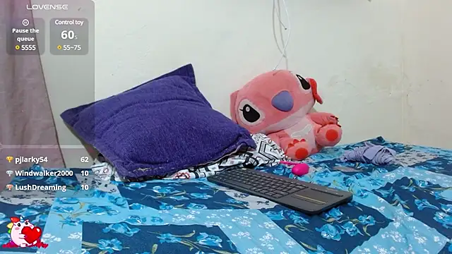 Snapshot of Mia_brunette26 chatting on 03/15/25, 05:52 Mia brunette26 online show from 03/15/25, 05:52