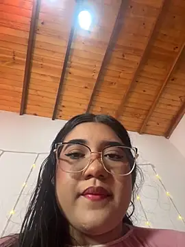 Maisa issa online show from 11/18/25, 02:20