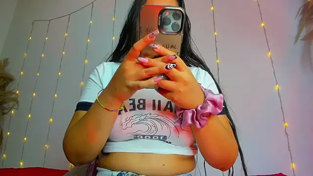 Maisa issa online show from 10/31/25, 01:19