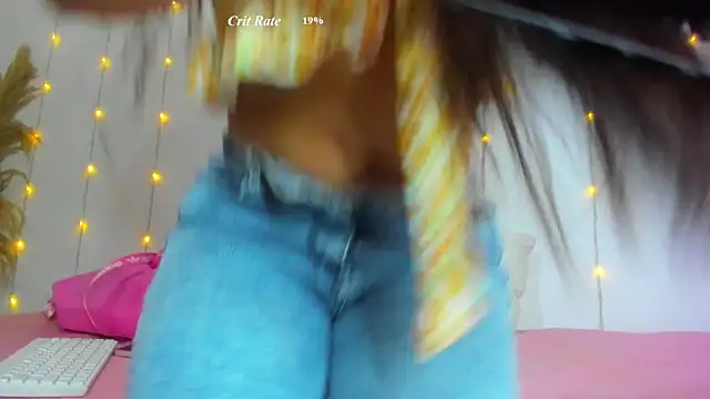Snapshot of Maisa_issa chatting on 05/25/26, 01:21 Maisa issa online show from 05/25/26, 01:21