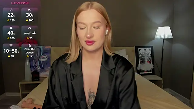 Emma  Leee online show from 10/05/25, 01:07