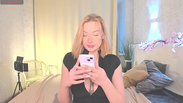 Emma  Leee online show from 04/21/26, 01:07
