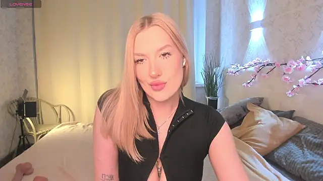 Emma  Leee online show from 04/05/26, 01:01