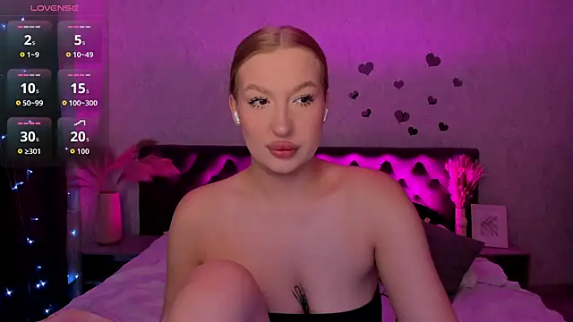 Emma  Leee online show from 10/13/25, 12:01