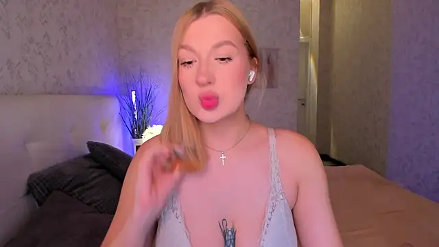 Emma  Leee online show from 11/18/25, 12:59