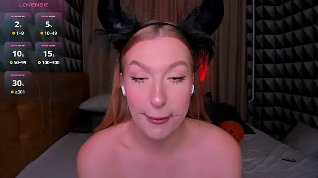 Emma  Leee online show from 10/31/25, 12:51