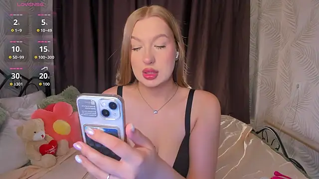 Emma  Leee online show from 09/25/25, 12:05