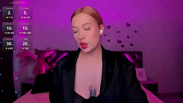 Emma  Leee online show from 10/04/25, 12:34