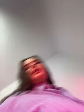 Snapshot of tatianaAlvarez1 chatting on 12/18/25, 11:36 tatianaAlvarez1 online show from 12/18/25, 11:36