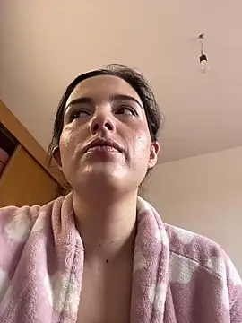 Snapshot of tatianaAlvarez1 chatting on 03/21/25, 12:06 tatianaAlvarez1 online show from 03/21/25, 12:06