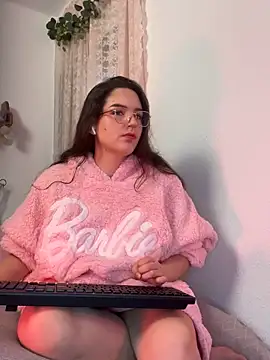 Snapshot of tatianaAlvarez1 chatting on 11/28/25, 10:26 tatianaAlvarez1 online show from 11/28/25, 10:26