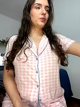 Snapshot of tatianaAlvarez1 chatting on 10/21/25, 10:14 tatianaAlvarez1 online show from 10/21/25, 10:14