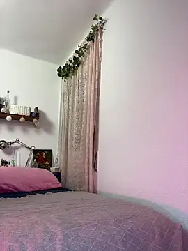 Snapshot of tatianaAlvarez1 chatting on 12/04/25, 10:47 tatianaAlvarez1 online show from 12/04/25, 10:47