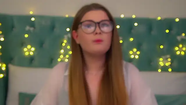 CrystalLyons online show from 12/05/25, 12:04