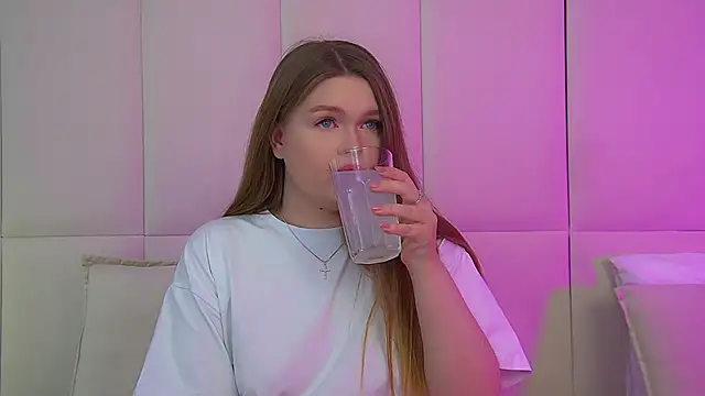 CrystalLyons online show from 03/09/26, 06:22