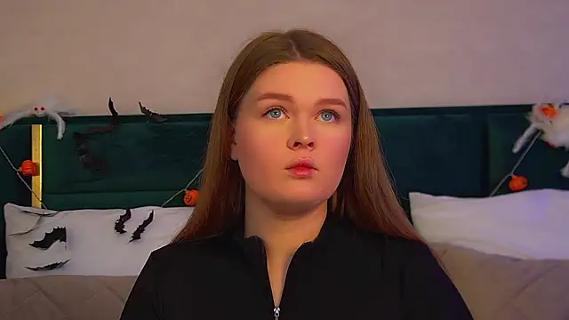 CrystalLyons online show from 11/01/25, 06:08