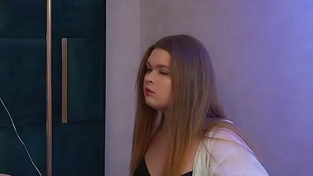 CrystalLyons online show from 12/20/25, 06:05