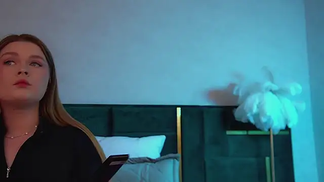 CrystalLyons online show from 11/24/25, 06:08