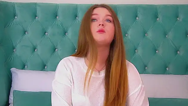 CrystalLyons online show from 11/14/25, 06:06