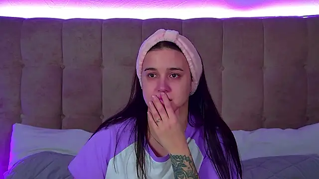 ChristinaMilton online show from 11/11/25, 06:14