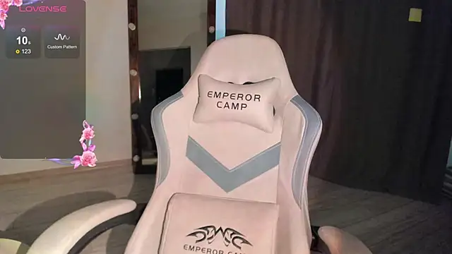 Lana Younes online show from 11/26/25, 10:59