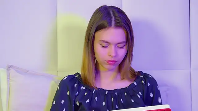 PollyLanders online show from 03/17/25, 06:32