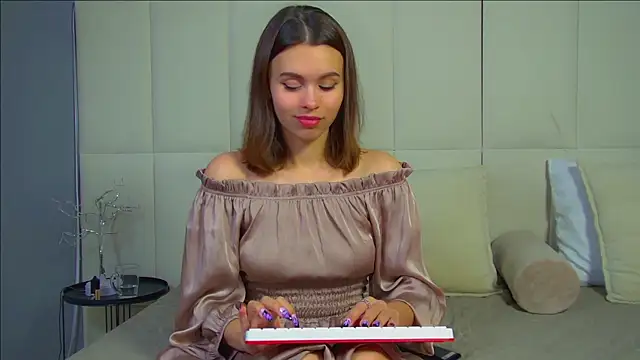 PollyLanders online show from 11/10/25, 08:47