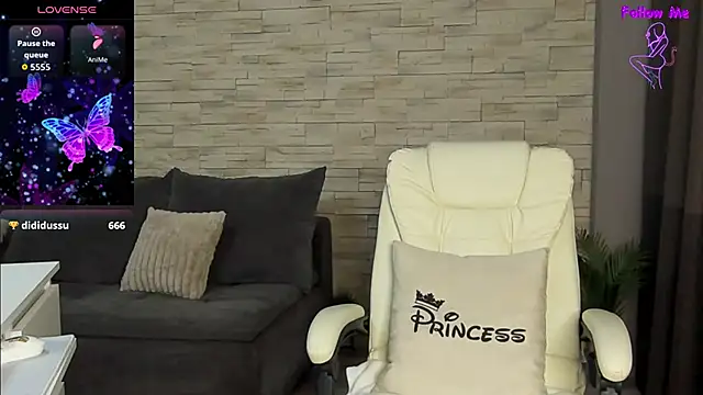 Snapshot of VictoriaMazze chatting on 06/21/26, 12:16 VictoriaMazze online show from 06/21/26, 12:16