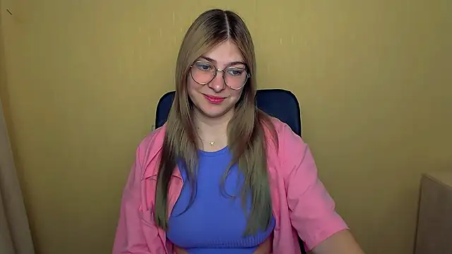 Snapshot of Luna_Lush_ chatting on 10/07/25, 09:54 Luna Lush online show from 10/07/25, 09:54