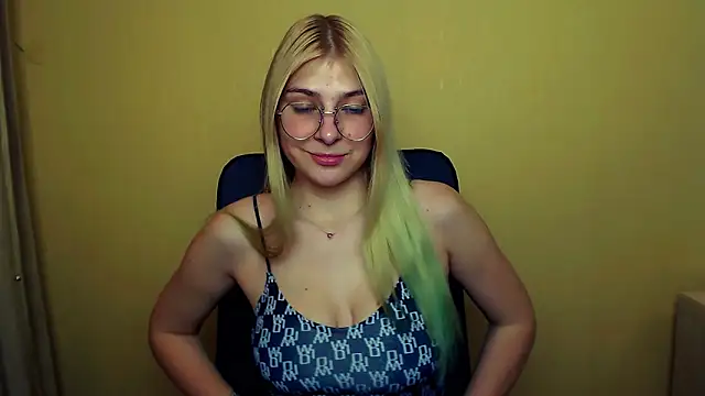 Snapshot of Luna_Lush_ chatting on 01/29/25, 11:30 Luna Lush online show from 01/29/25, 11:30